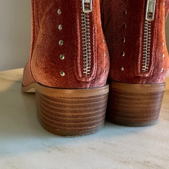 Anthropologie Velvet Ankle Boots in Copper/ Rust with Gold Detail : size 6.5 - Picture 6 of 11